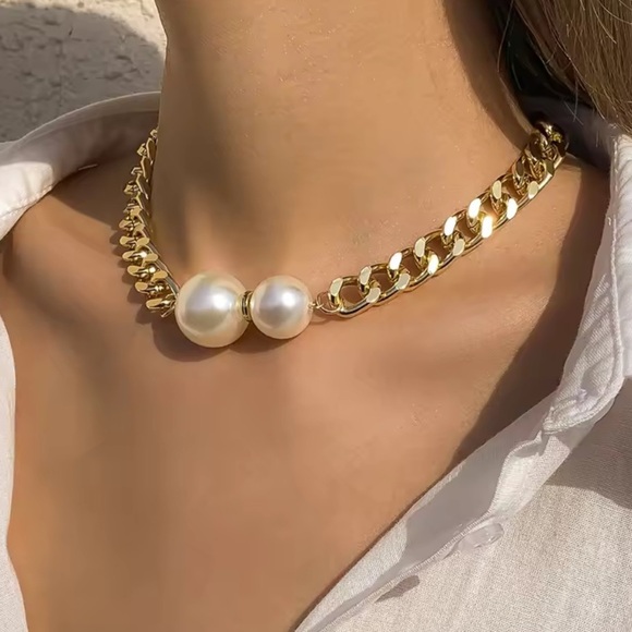 Anthropologie Ginevra Pearl Gold Chain Statement Necklace - Picture 2 of 7